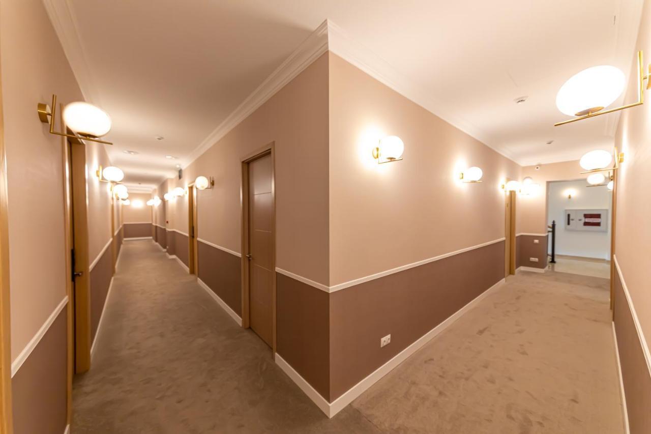 Newport Hotel Kutaisi Exteriör bild
